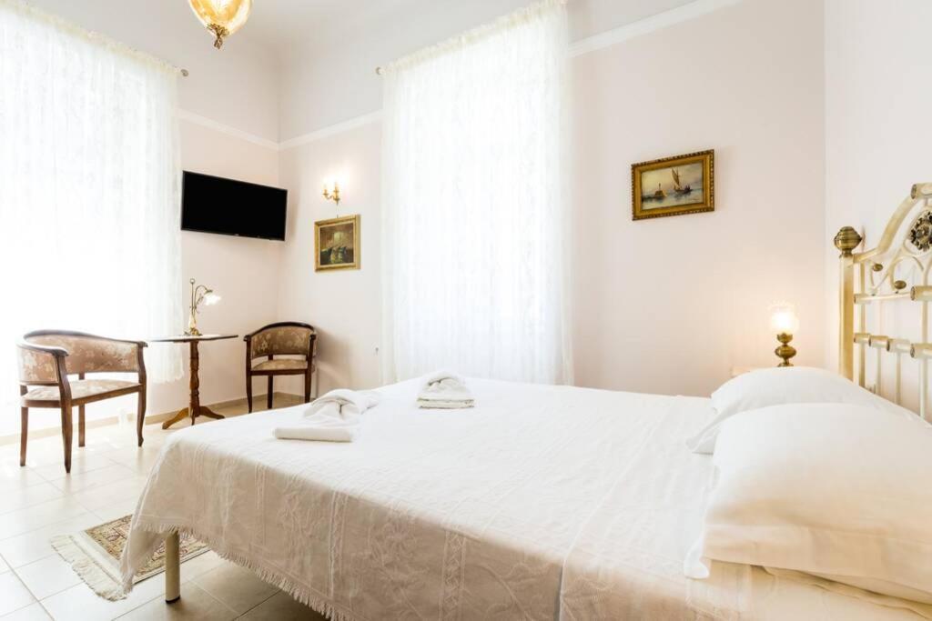 Neoclassical Flat With 2 Bedrooms In Piraeus Exterior photo