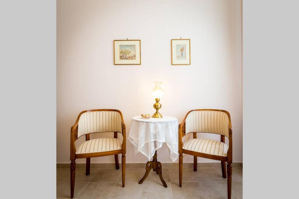 Neoclassical Flat With 2 Bedrooms In Piraeus Exterior photo